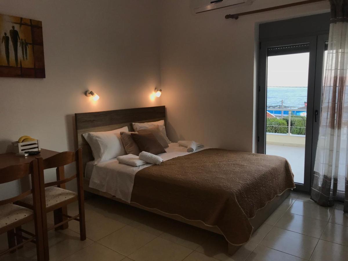 Coral Sea Studio Kokkinos Pirgos Exteriör bild